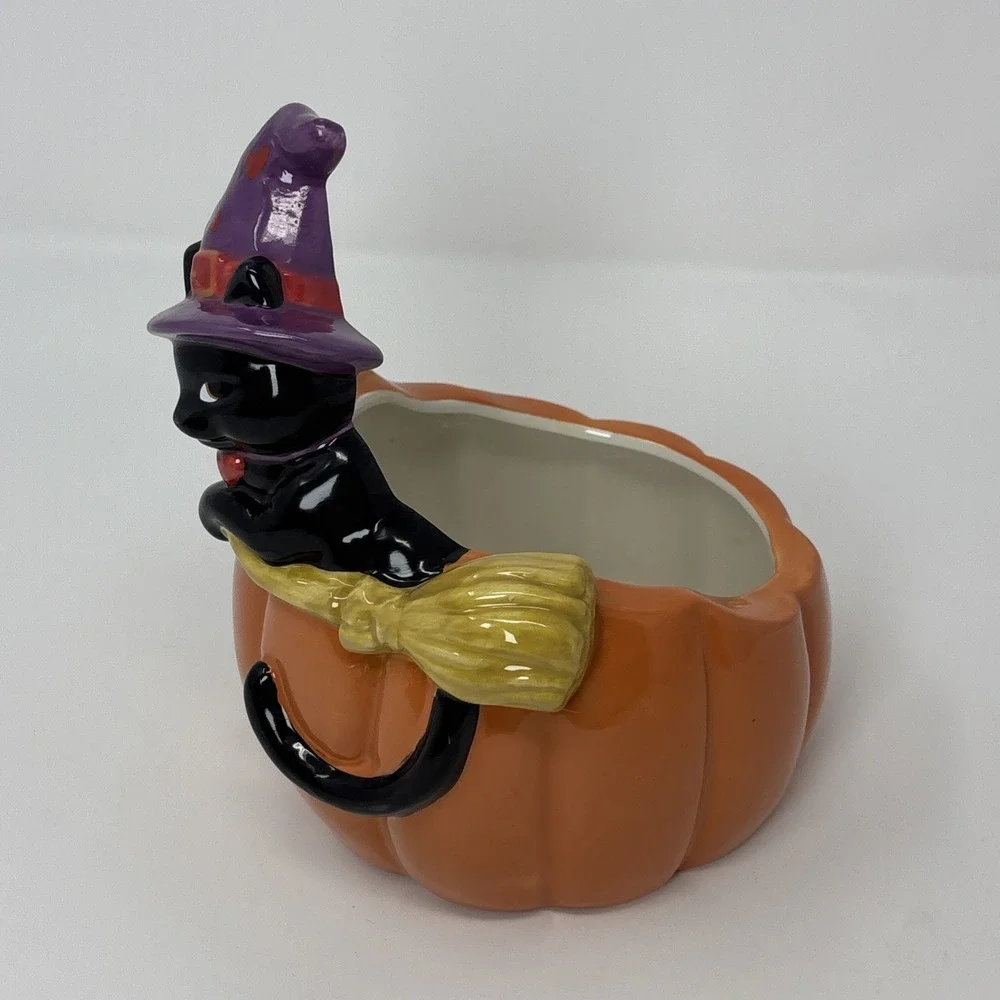Yankee Pumpkin‎ Sophia Ceramic Candle Holder Features Black Cat Witch Hat Broom